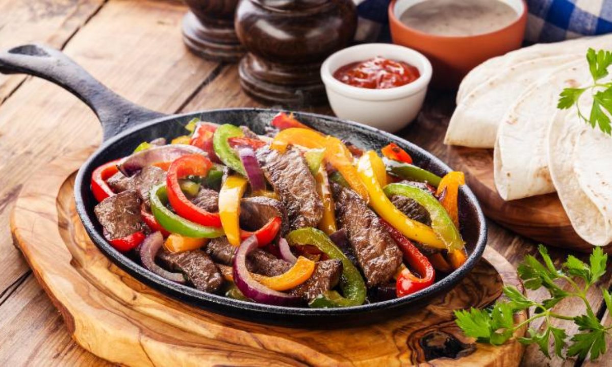 comidas mexicanas recetas fajitas de carne 1200x720 1